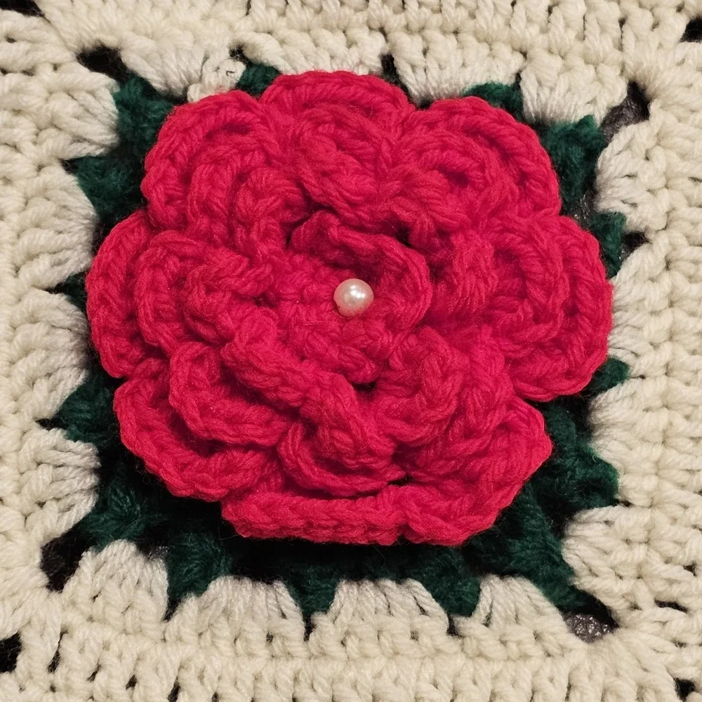 VNTG White w/ 3D Red‎ Roses Crotched Granny Squares 48